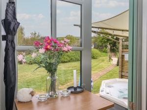 Burr 2 Shepherds Hut