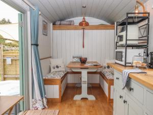 Burr 2 Shepherds Hut