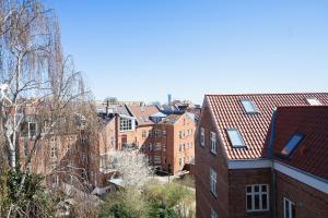 Beautiful 1-BR in a fantastic location - 211