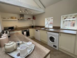 Barnfield - Beautiful Barn, River views, Close to Quay