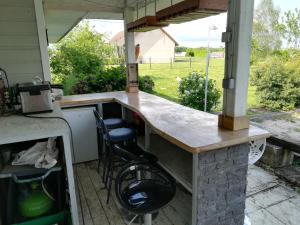 Maisons de vacances Notre nid d'amour - jacuzzi, piscine, billard, bar exterieur, terrain de boules : photos des chambres