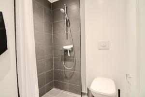 2-BR apartment w balcony great views - 171