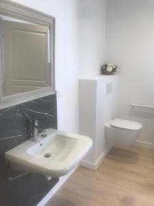 B&B / Chambres d'hotes PROCHE MANOIR CAULIERES 2 rue d En Haut : photos des chambres