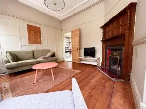 Cardiff Victorian House Sleeps 6 in Roath 15mn City centre - 卡迪夫