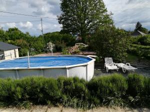 Maisons de vacances Notre nid d'amour - jacuzzi, piscine, billard, bar exterieur, terrain de boules : photos des chambres