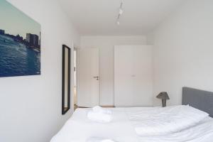 Refurbished 2-BR close to the airport - 144