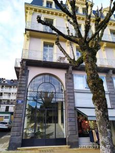 Appartements Grand T2 de charme, confort 3*, face aux Thermes. : photos des chambres