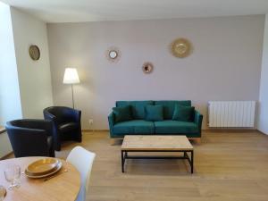 Appartements Grand T2 de charme, confort 3*, face aux Thermes. : photos des chambres