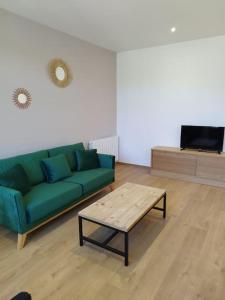 Appartements Grand T2 de charme, confort 3*, face aux Thermes. : photos des chambres