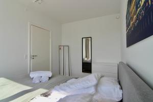 Stunning 2-BR with balcony beautiful views - 169