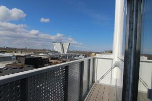 Stunning 2-BR with balcony beautiful views - 169