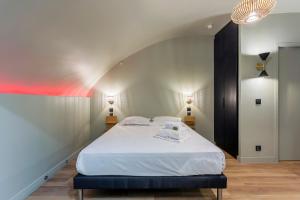 Love hotels Suite Romantique Balneo Centre Lyon : Chambre Double avec Baignoire Spa