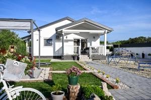 Holiday home Aprilis with pool, jacuzzi and sauna