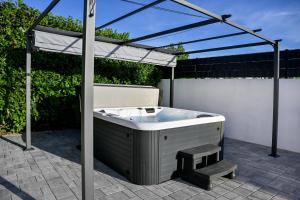 Holiday home Aprilis with pool, jacuzzi and sauna