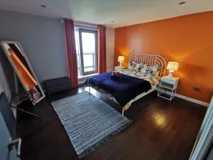 Very large three bed apartment - 格伦罗西斯