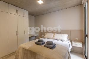 Elegant apartment steps from Villa Morra