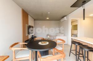 Elegant apartment steps from Villa Morra