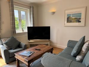 Damson Cottage - Peaceful location, charming communal orchard & private patio garden