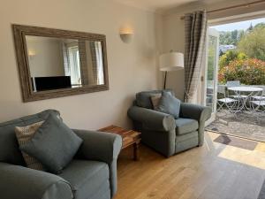 Damson Cottage - Peaceful location, charming communal orchard & private patio garden