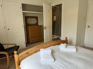 Damson Cottage - Peaceful location, charming communal orchard & private patio garden