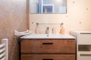 Appartements Appartement idealement situe a deux pas du port de peche ! : photos des chambres