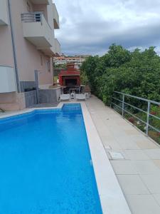 Apartments Lo - Sea view apartment with swimming pool