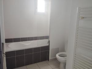 Maisons de vacances Le Domaine du Golf ***. Lieu-dit Launac-Le-Vieux 1 chemin de l'Aire 34690 FABREGUES : photos des chambres