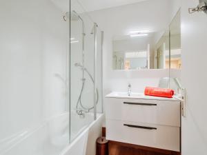 Appartements Apartment Le Parc de La Ronceray 7 - L-Horizon by Interhome : photos des chambres