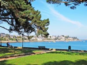 Appartements Apartment Le Parc de La Ronceray 7 - L-Horizon by Interhome : photos des chambres