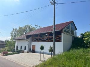 Apartmán Sebina zaručujici absolutní soukromi a klid s láhví vína jako dárek