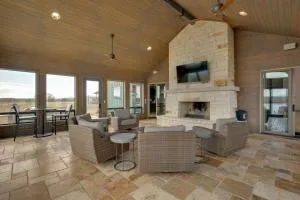 Sprawling Kaufman Home with On-Site Lake and Fire Pit - Frog