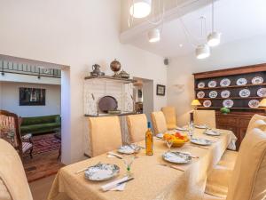 Holiday Home Le Clos du Pierredon by Interhome