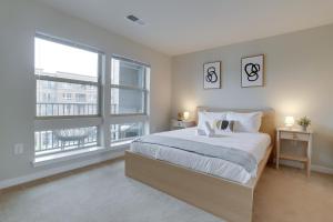 Charming Condo with Nice Amenities at Alexandria