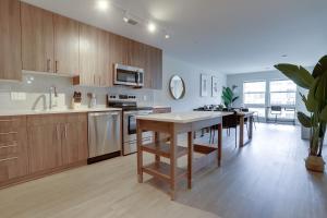 Charming Condo with Nice Amenities at Alexandria