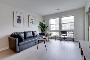 Charming Condo with Nice Amenities at Alexandria