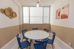 No coração do Leblon, metrô e 350m da praia!