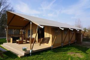 Stoere safaritent voor 7 personen met Privé sanitair Sleepy