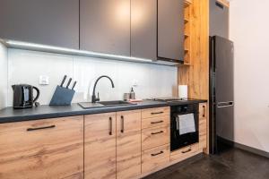 Raciborska 2-Bedroom Apartment by BookingHost