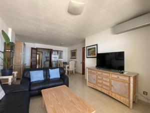 R151 Beachfront Apartment in Calafell