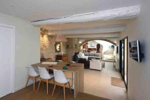 Villas Magnifique Prieure XIIIs dans un village fortifie. : photos des chambres