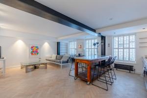 Sleek & Stylish 2BD Flat - Warren Street