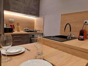 ROYAL BLUE GRAND Suite No 4 Piraeus Port