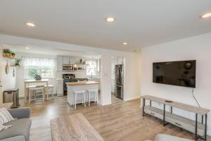 Beachfront Salisbury Retreat w Fire Pit & Grill