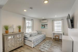 Beachfront Salisbury Retreat w Fire Pit & Grill