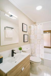 Centro, Hospital y Campus Universitario a 5 minutos - Camas de primera - Lavadora - SmartTV - Wifi 1 GB - Teletrabajo