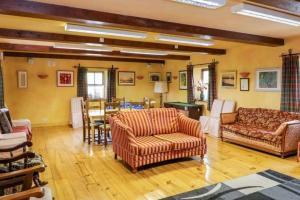 An Maide Bán, Cootehill