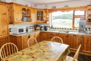 An Maide Bán, Cootehill