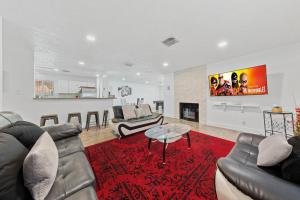 Vegas Getaway amazing Ground Floor with Pool and Games and BBQ