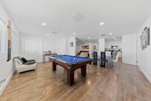 Vegas Getaway amazing Ground Floor with Pool and Games and BBQ