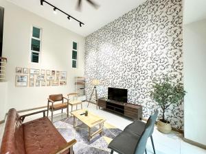 NAUTILUS HOME AT KARPAL SINGH For 14 PAX